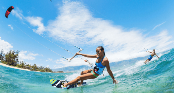 Melanie kitesurfing