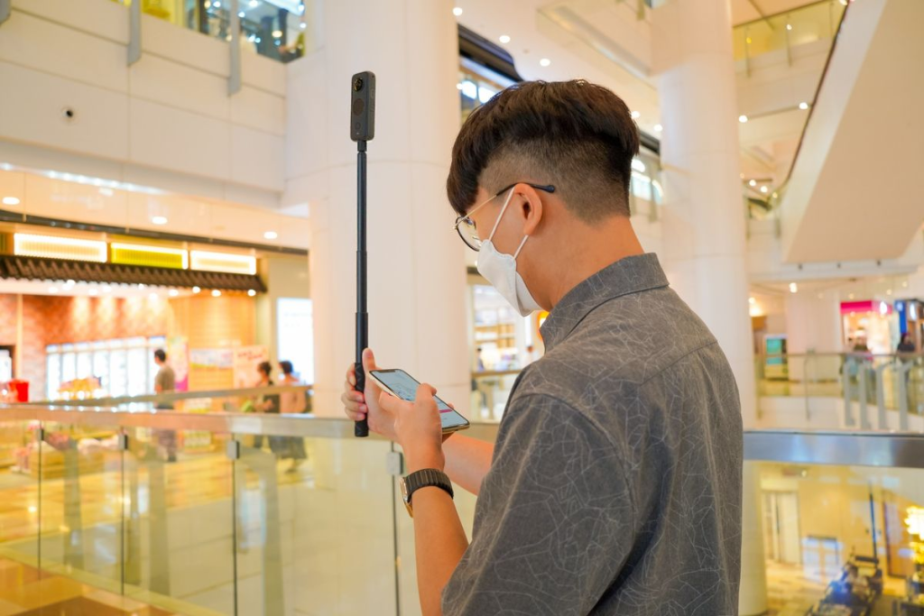 只需要手持手機,在現場每層走一圈,搜集場內的 Wi-Fi 數據即可更新 Mapxus 的資料。圖片來源:Mapxus